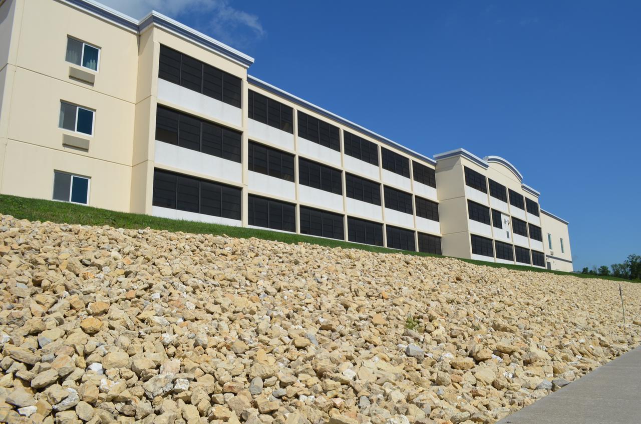 Hotel Baymont By Wyndham Bellevue Esterno foto